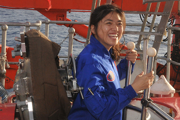 China's first female pilot trainee of manned sub